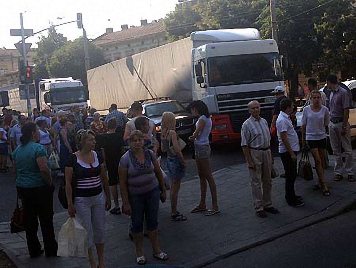 Водія вантажівки, що потрапила в ДТП у центрі Львова, покарають
