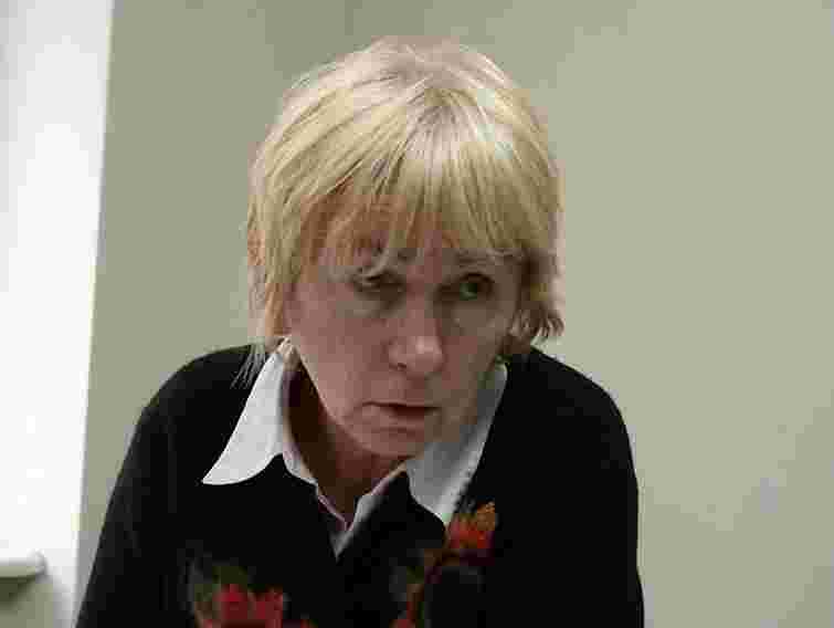 У сквері на Винниченка встановлюють відпочинкові лавки