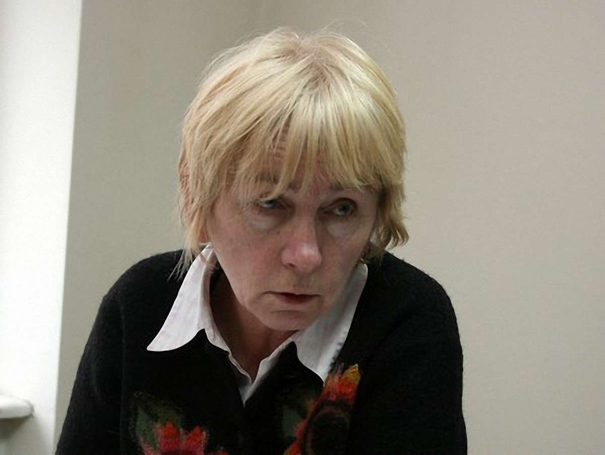 У сквері на Винниченка встановлюють відпочинкові лавки