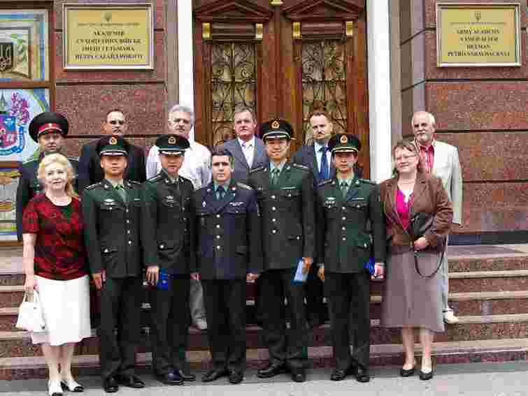 В Академії сухопутних військ – випуск слухачів армії КНР