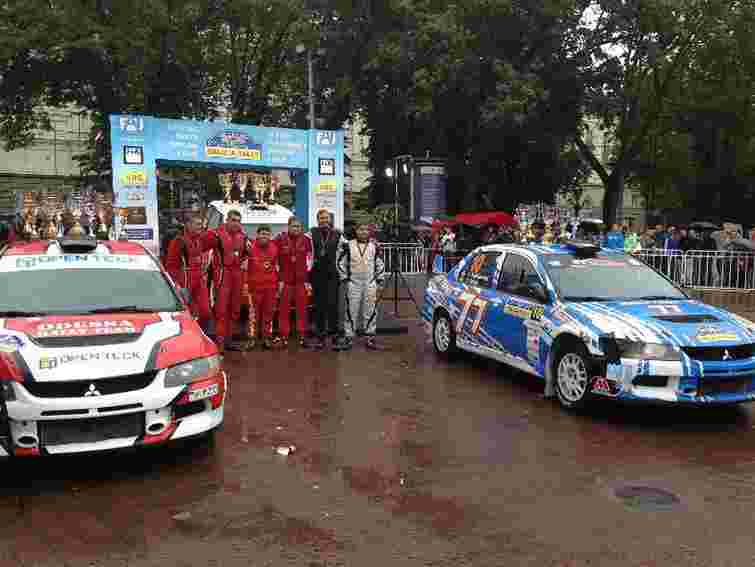 Ралі «Галіція»: переможці обливали львів’ян шампанським