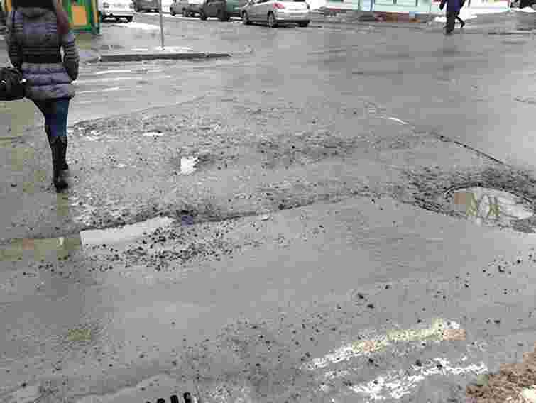 В уряді хочуть перекласти відповідальність за дороги на місцеву владу