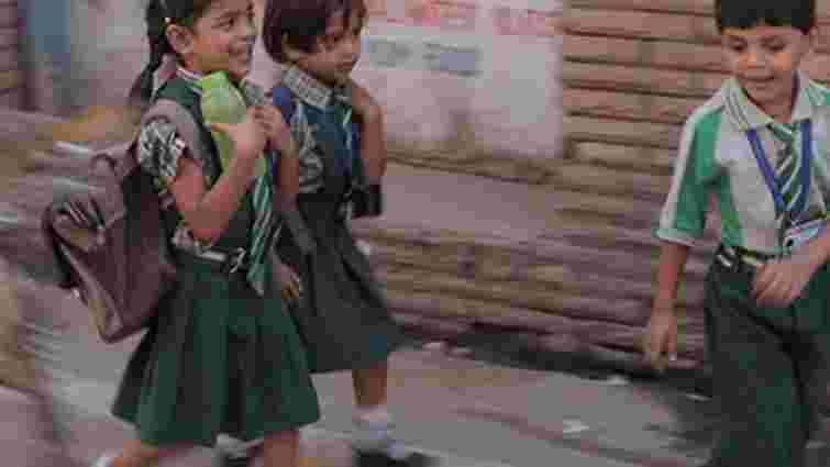 В Індії померли 22 дитини, отруївшись обідом у школі