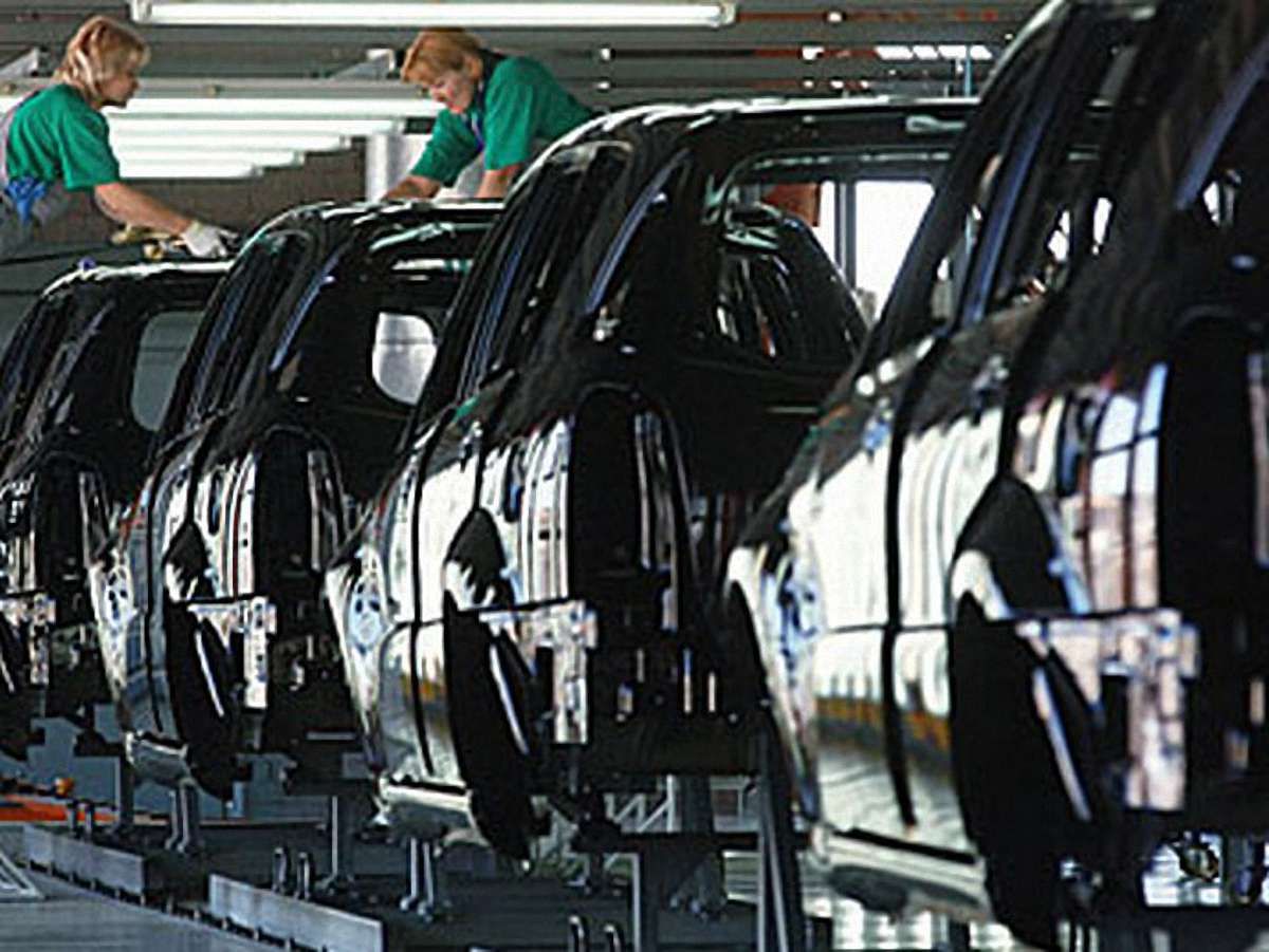 Виробництво легкових автомобілів в Україні скоротилося на 54%
