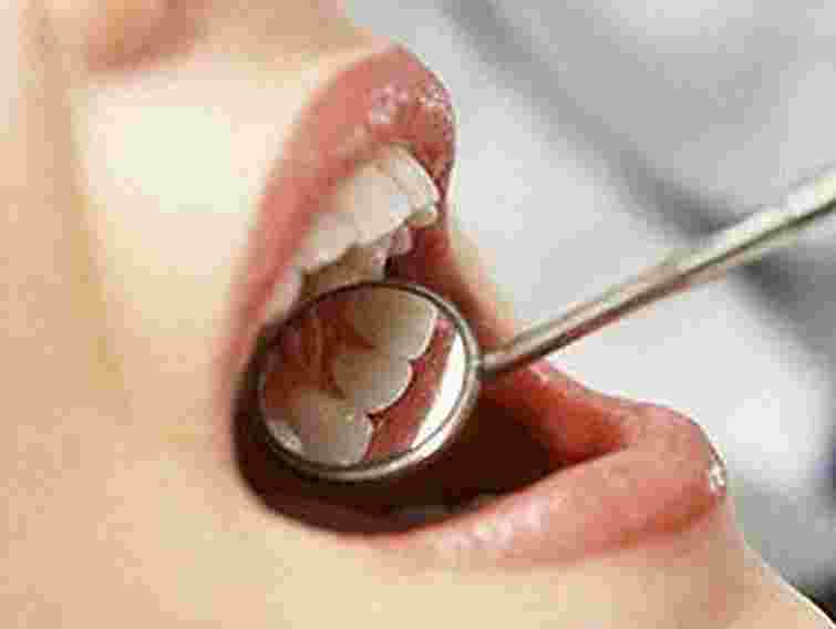 На Прикарпатті після візиту до стоматолога померла дівчина