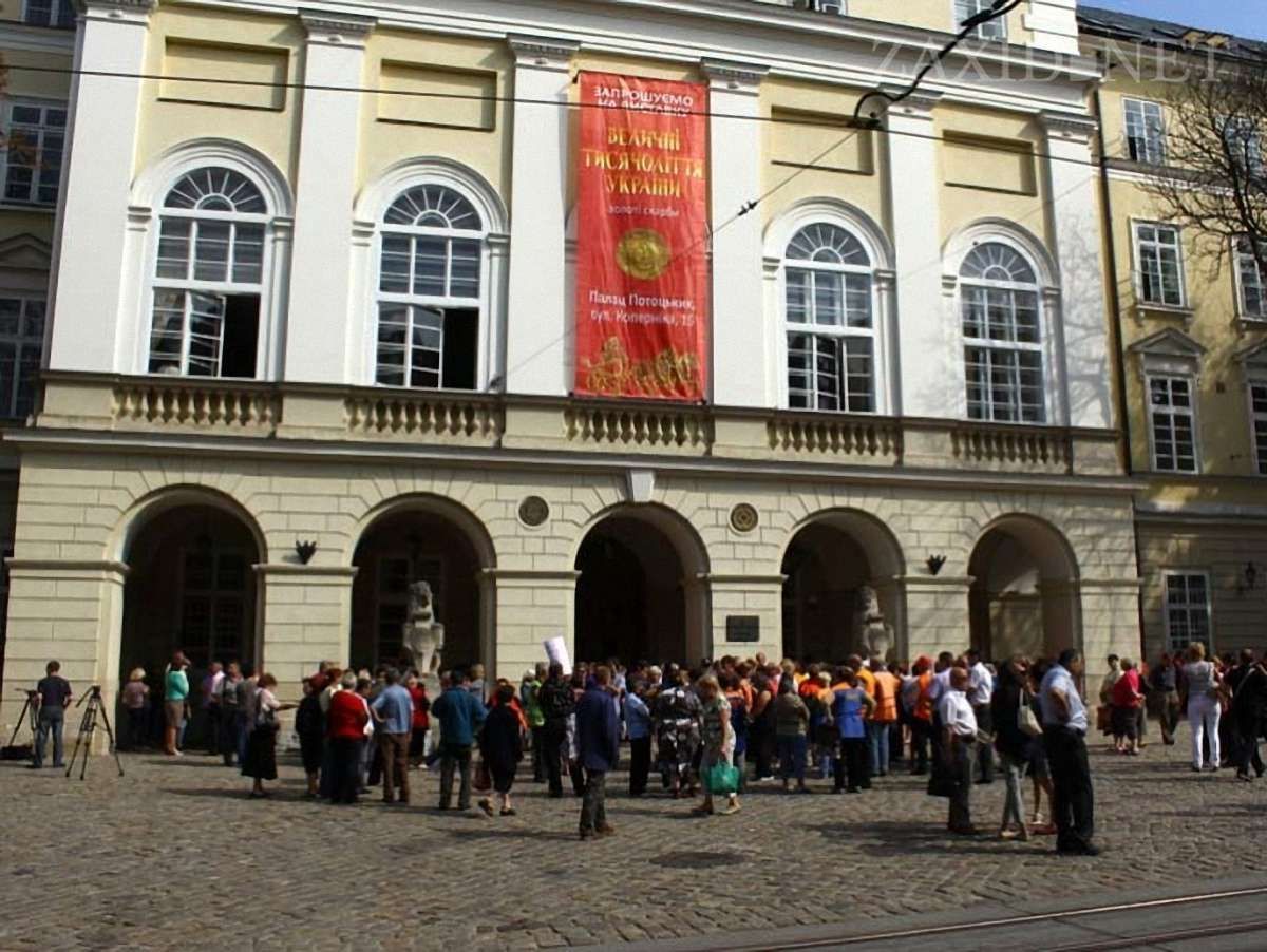 Асигнування на зарплату двірників завершились у червні, - профспілка