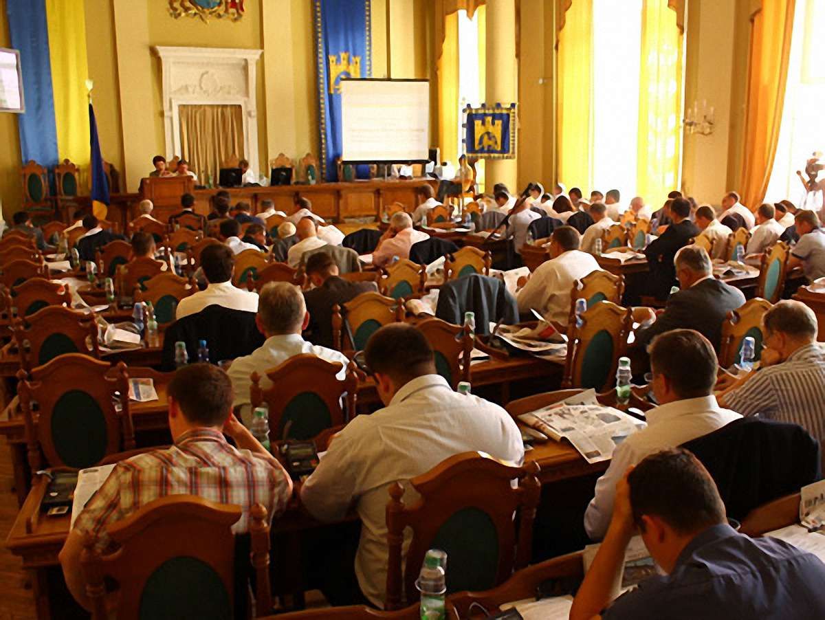 Депутати Львова вирішили працювати сьогодні до півночі