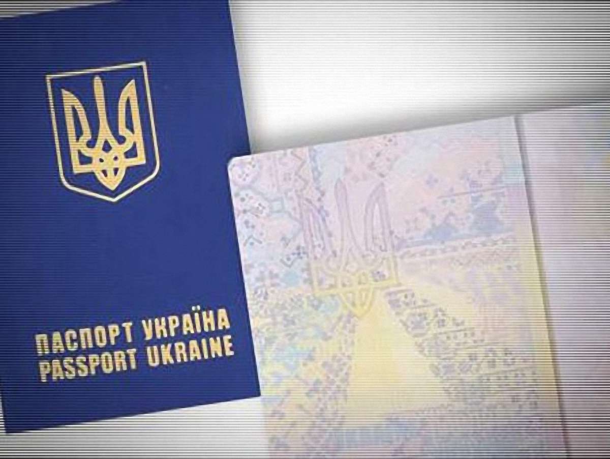 Міграційна служба запевняє, що вже видає затримані закордонні паспорти
