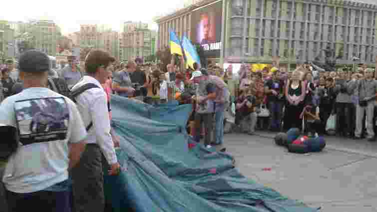 Учасники врадіївської ходи розбивають намети на Майдані