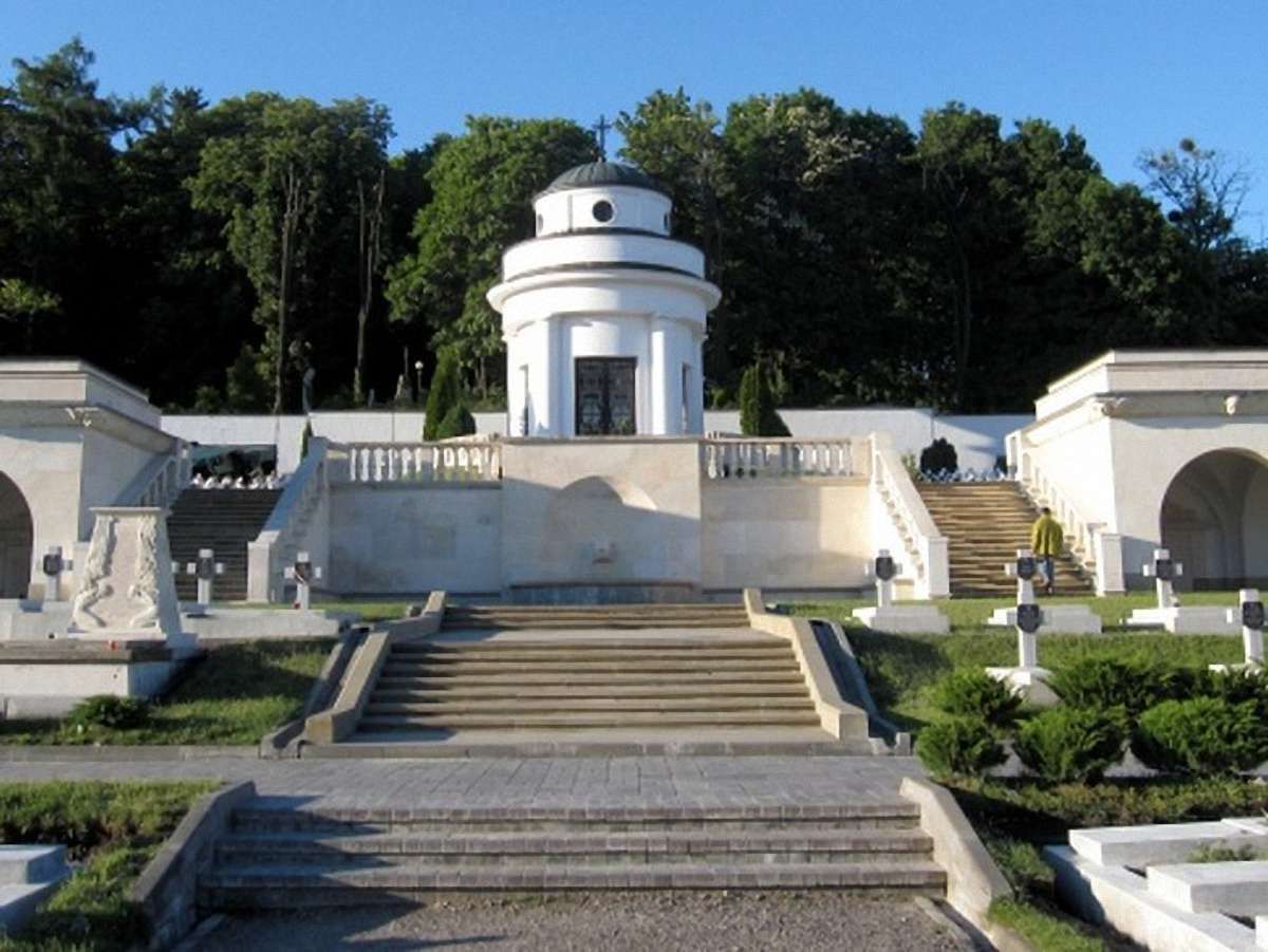Меч-щербець на Цвинтарі орлят у Львові хочуть замінити хрестом