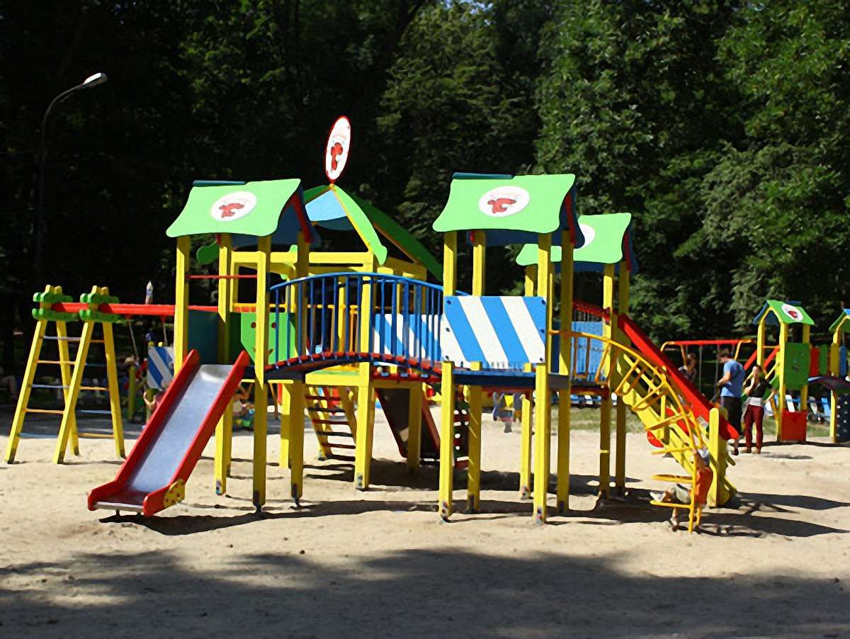 Втіха й небезпека від дитячого майданчика