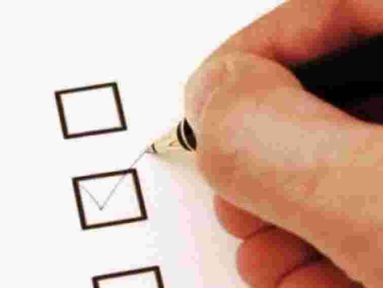 Більшості українців байдуже, якою мовою до них звертаються, – опитування