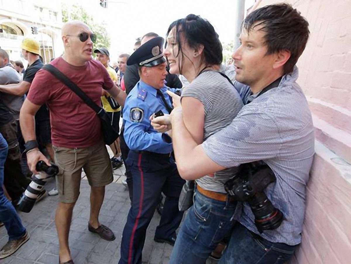 Справу про бездіяльність міліції при побитті журналістів закрили