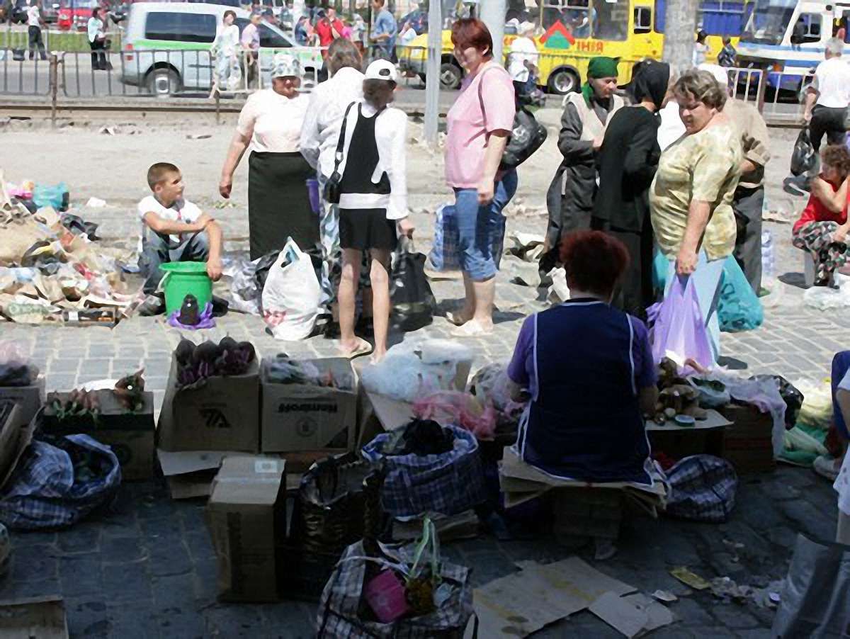 Стихійну торгівлю на Шпитальній контролюватиме патруль, – чиновник