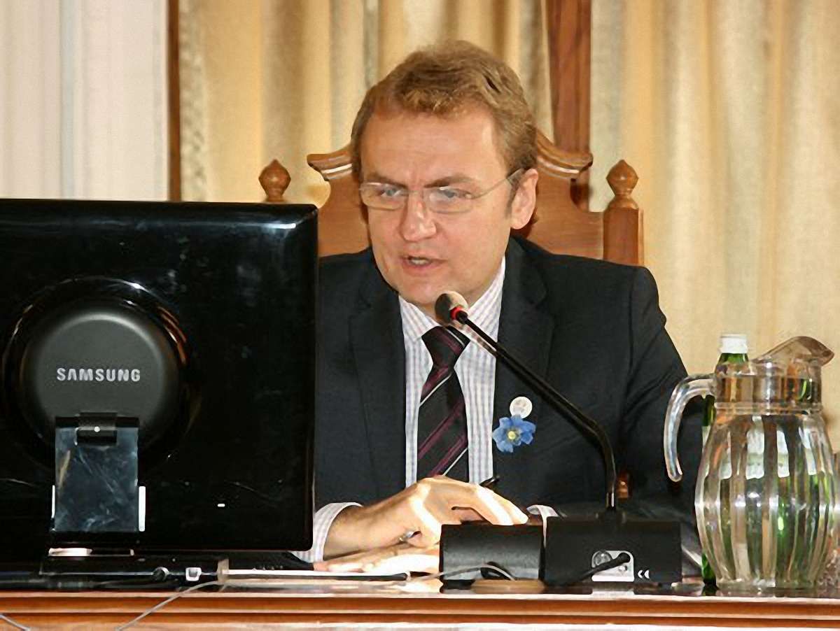 Мер Львова не дозволить ображати «базового» перевізника