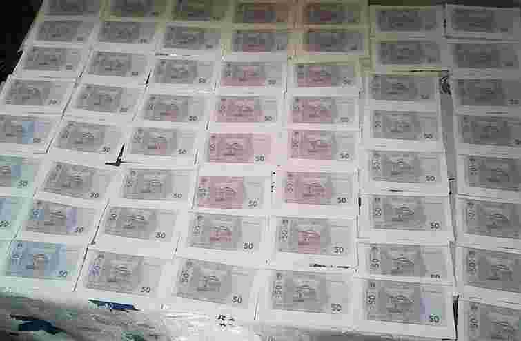 Закарпатець у помешканні обладнав друк фальшивих грошей