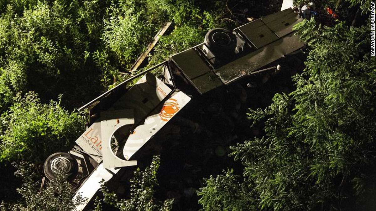 В Італії автобус впав у прірву: загинули 36 осіб