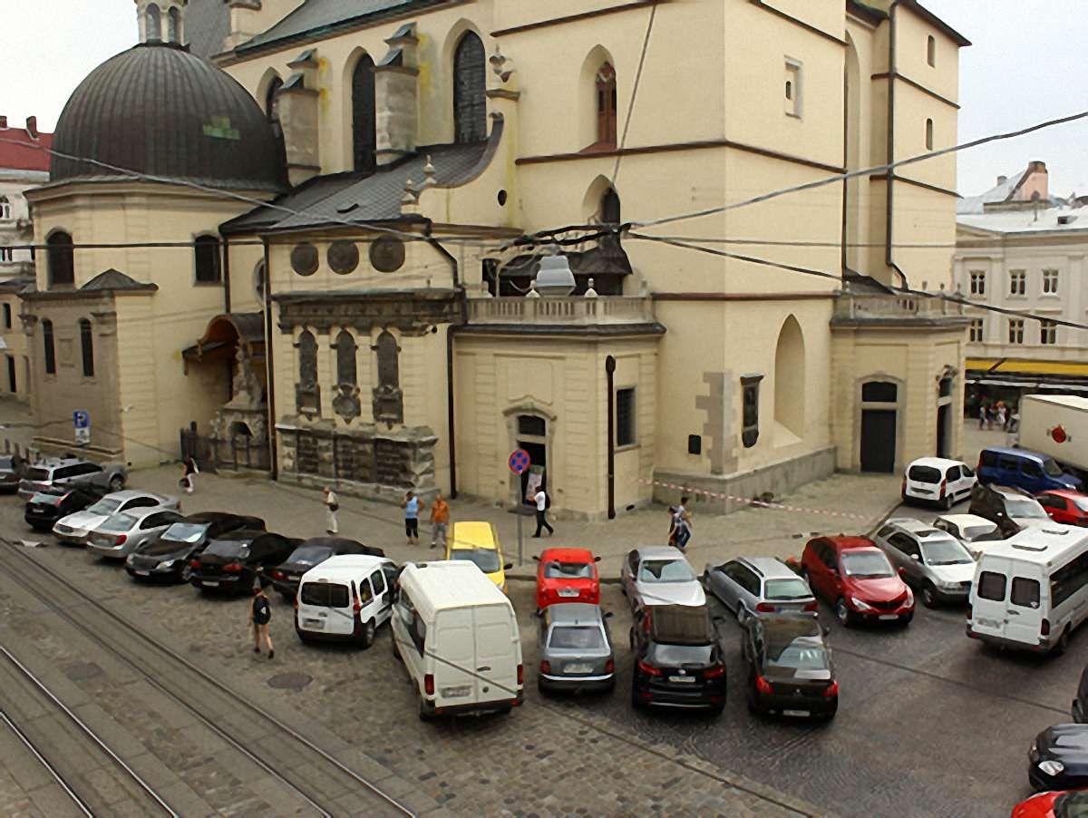 Паркінг з-під стін Катедри у Львові приберуть в серпні, – Шмід
