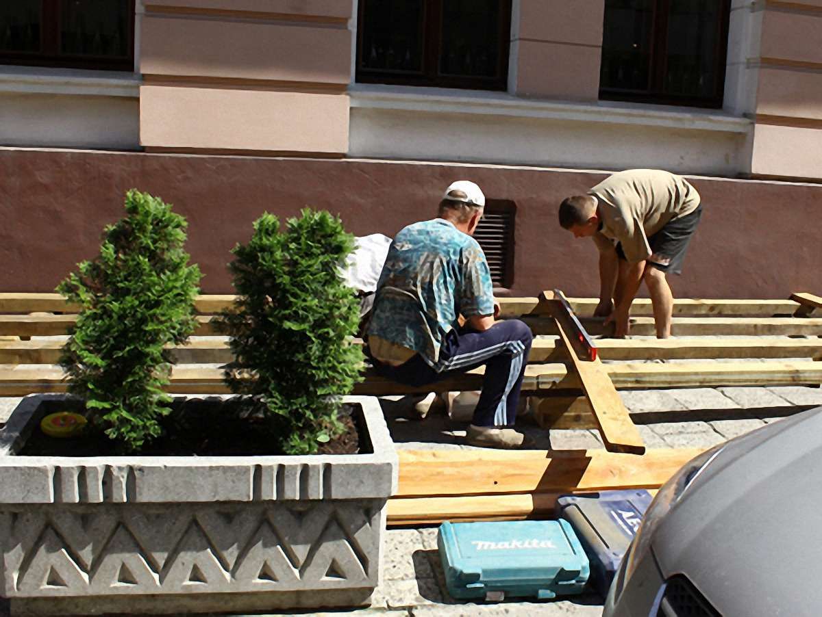 Біля готелю «Жорж» дозволили встановити літній майданчик