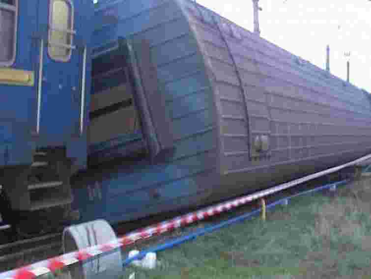 Пасажирський потяг зійшов з рейок на Запоріжжі