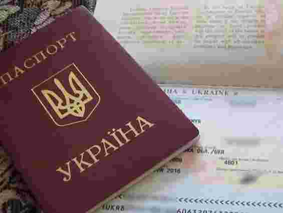 Чергу за паспортами обіцяють ліквідувати до 24 серпня