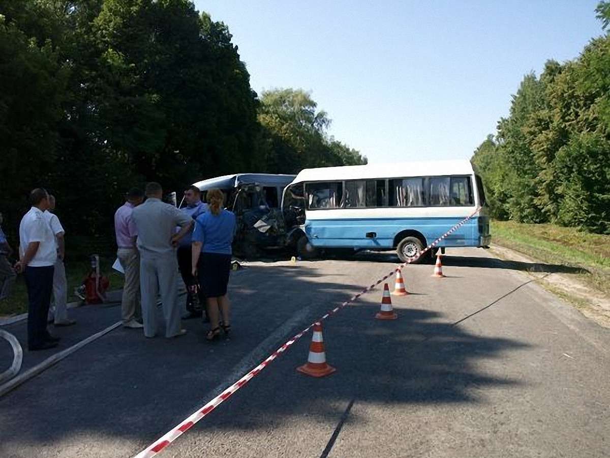 Причини ДТП на Тернопільщині: У маршрутки відлетіло колесо