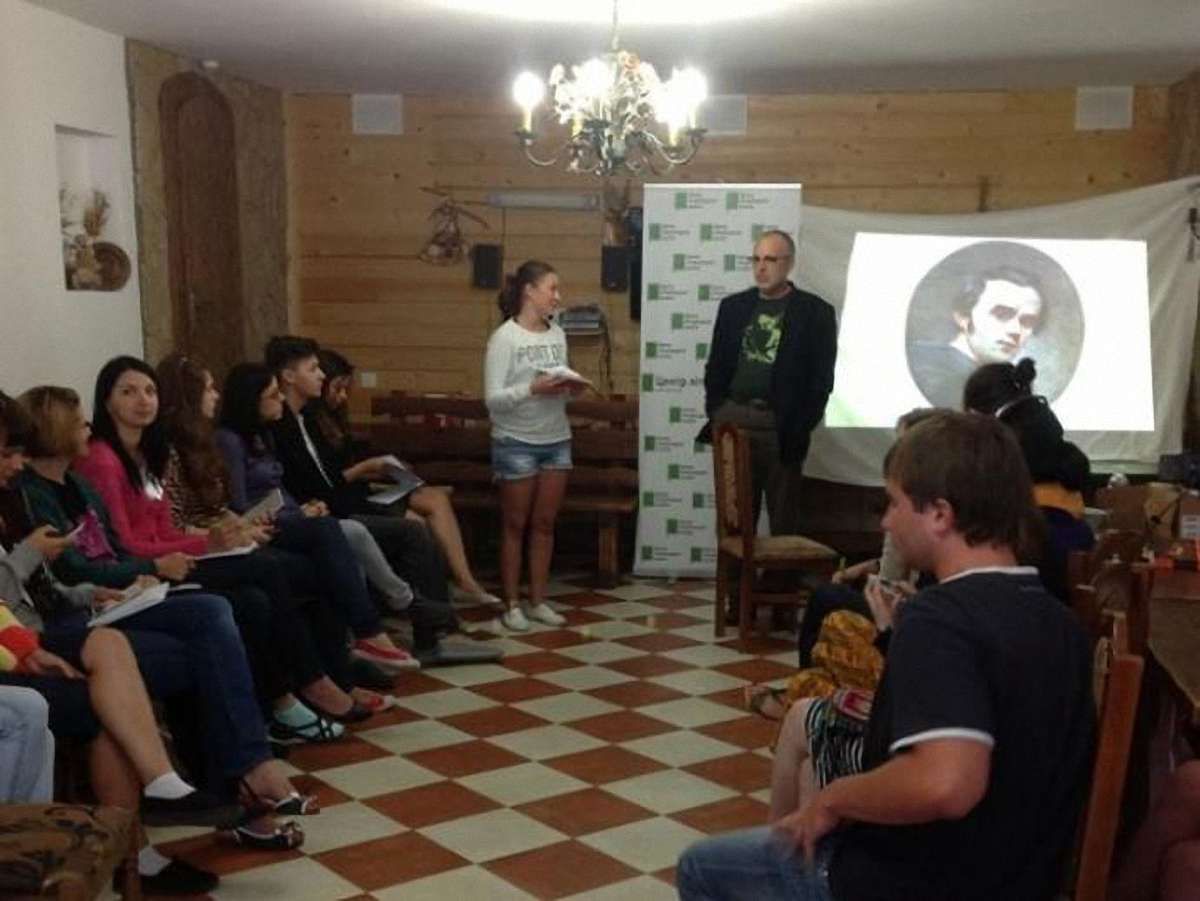 30 молодих авторів навчалися в літшколі у Карпатах писати книжки