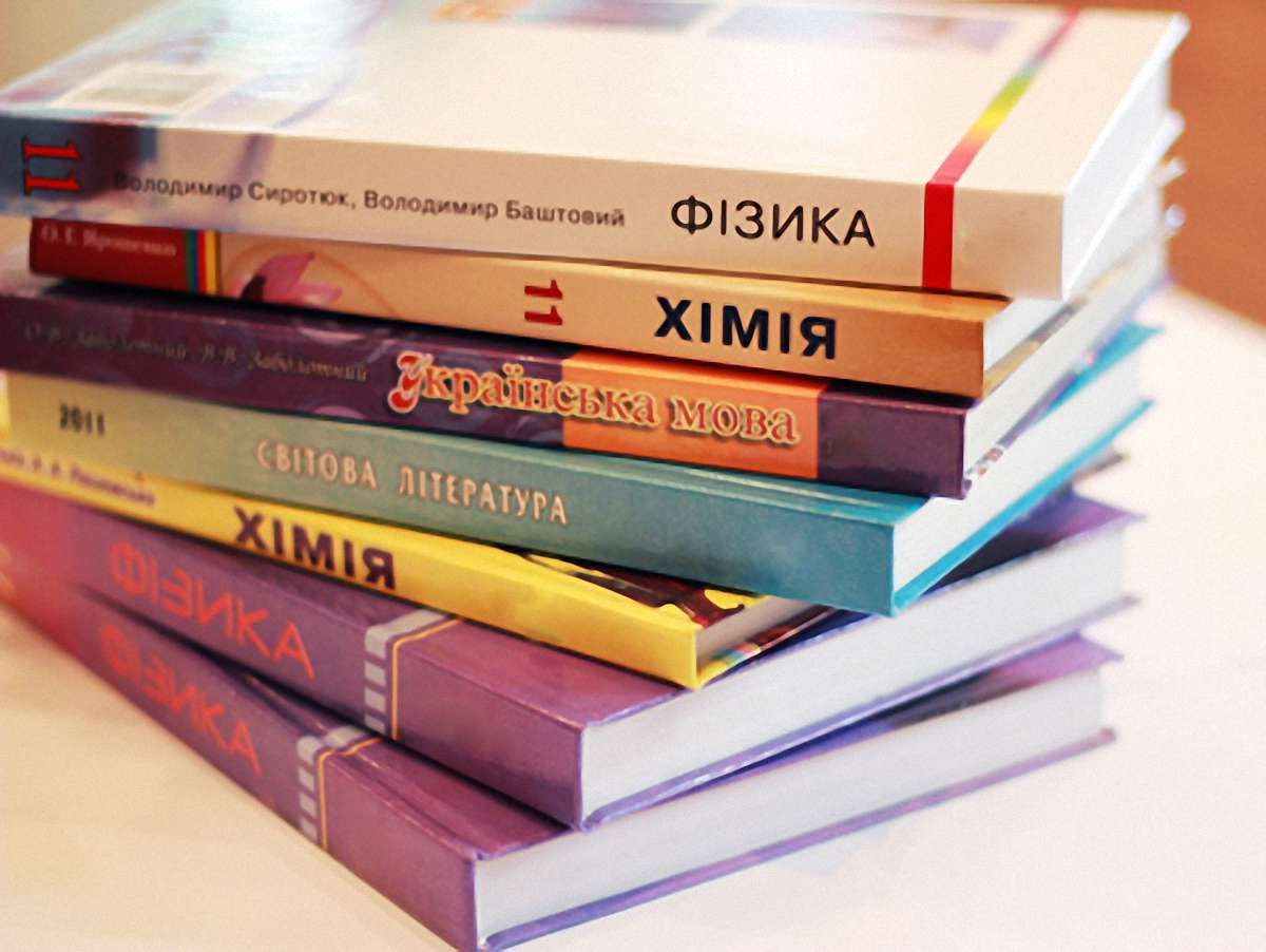 Усі школи забезпеченні підручниками, – Міносвіти