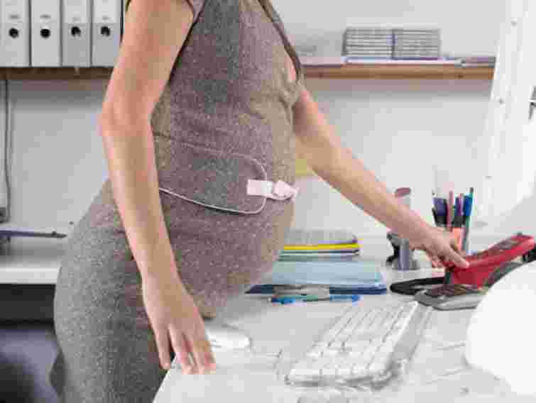 Кожну п'яту вагітну на роботі дискримінують, – дослідження