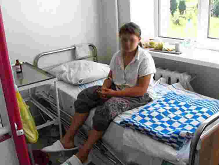 Жителька Львівщини почастувала алкоголем 9-річну доньку: дитина в лікарні