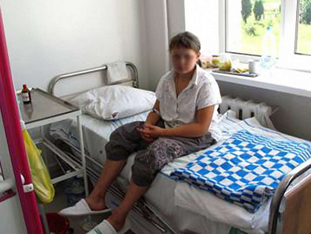 Жителька Львівщини почастувала алкоголем 9-річну доньку: дитина в лікарні
