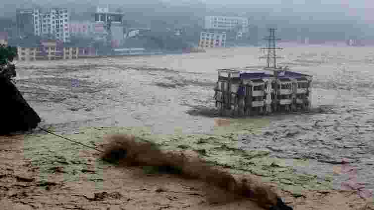 Через повінь у Китаї загинуло більше сотні людей 