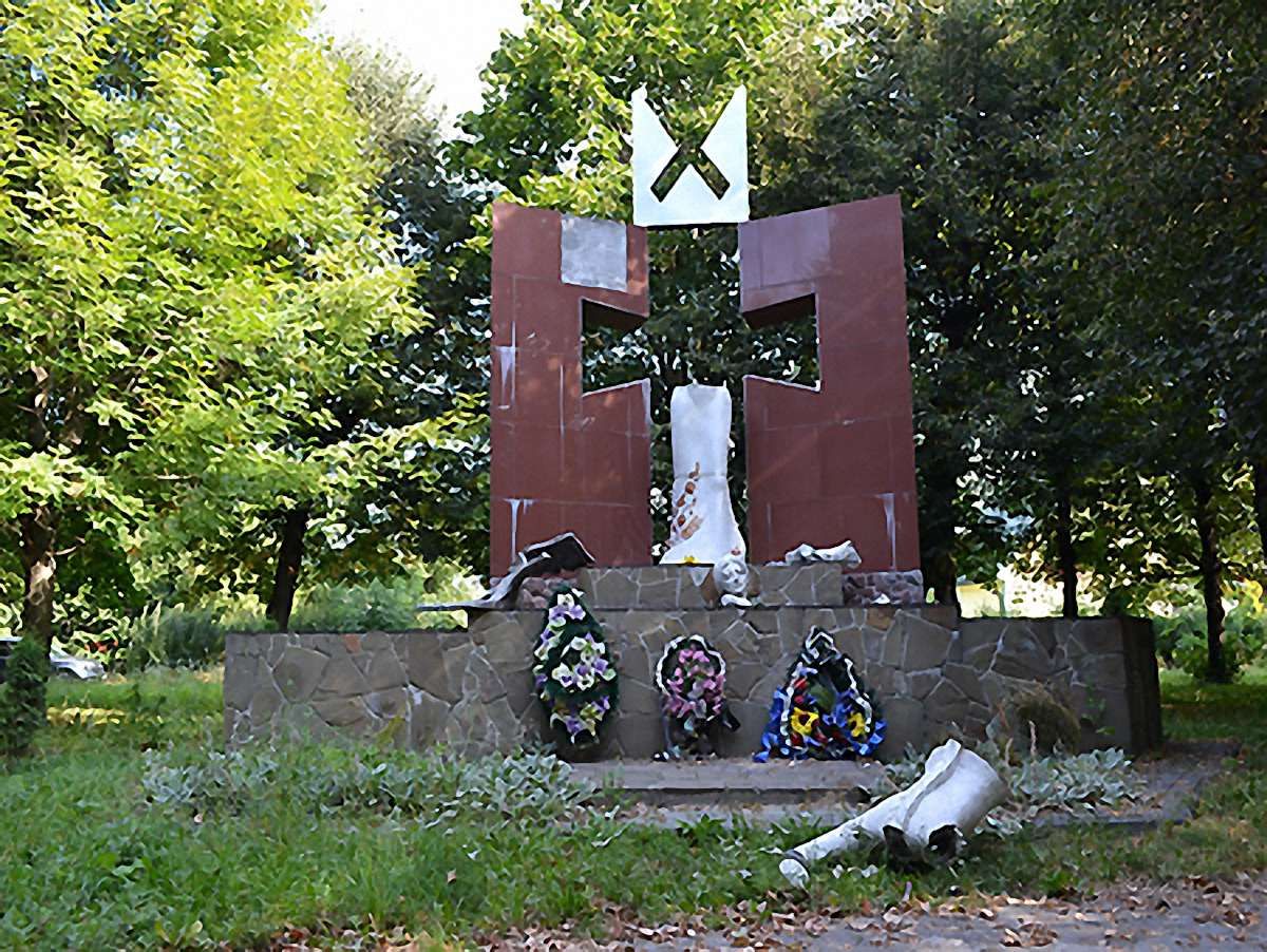 Вандали знищили пам’ятник УПА на Львівщині