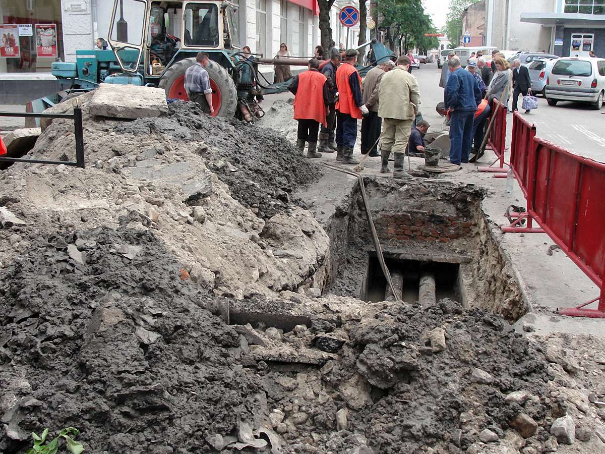 На вулиці Зеленій у Львові замінюють магістральний водогін