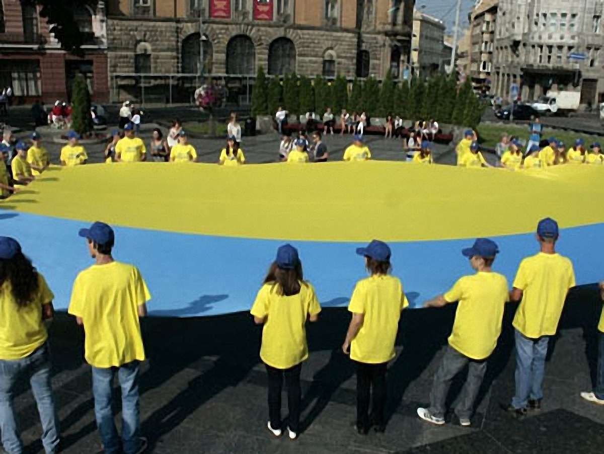 Влада влаштує шароварний показ на День Незалежності, - експерт