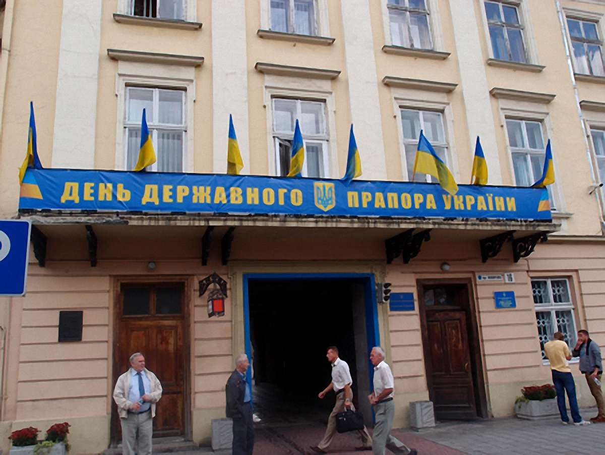 На Львівській облраді вивісили неправильний герб України