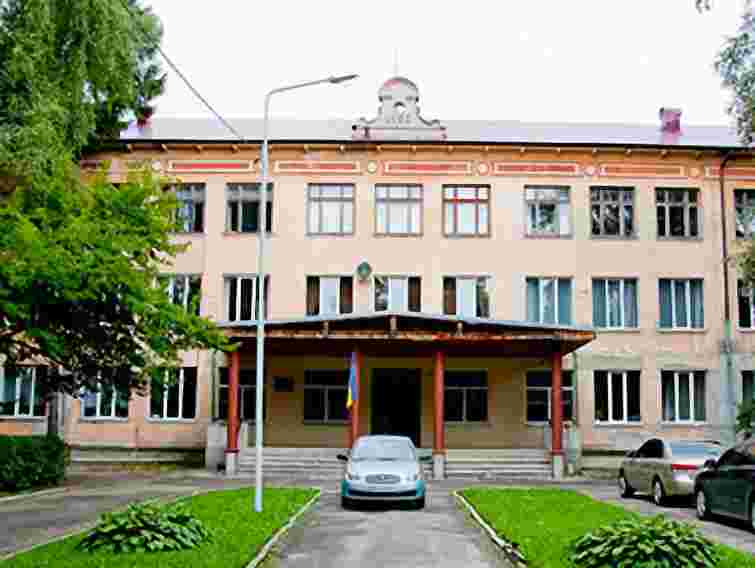 Подяку за любов до науки отримала випускниця Львівського фізматліцею