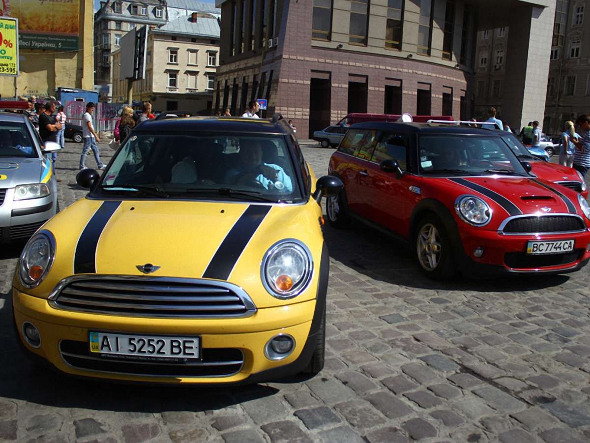 У Львові вчетверте відбувся збір автомобілів MINI Cooper