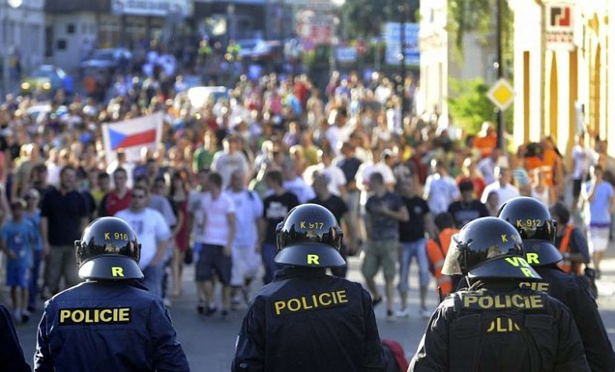 У Чехії пройшли антициганські демонстрації: затримали 75 осіб