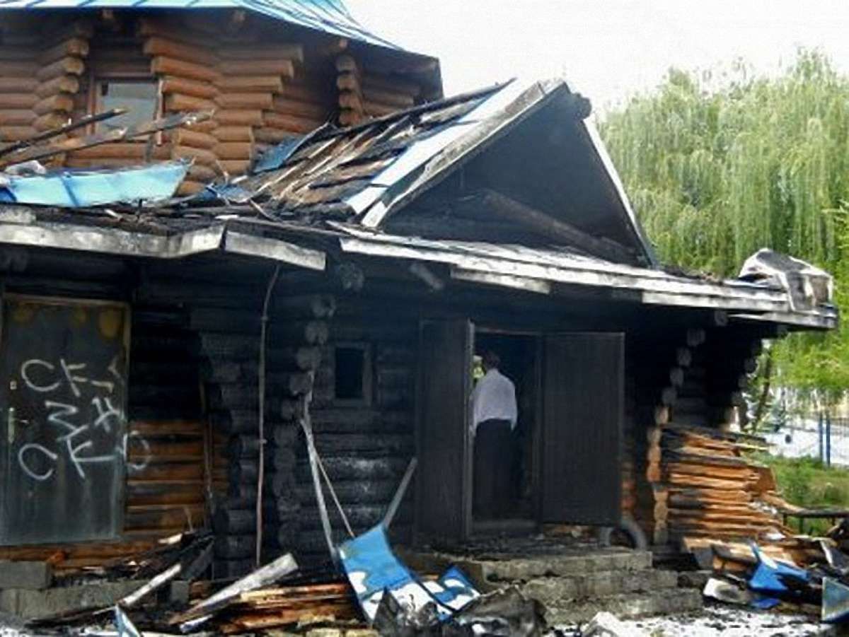 Невідомі підпалили храм у Києві . Фото