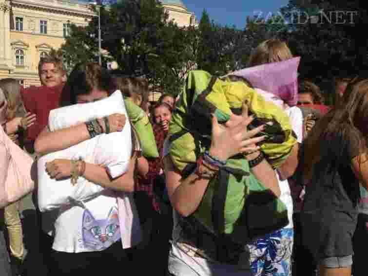 «Подушкова баталія» стане основою для кліпу гурту «Флайzzzа»