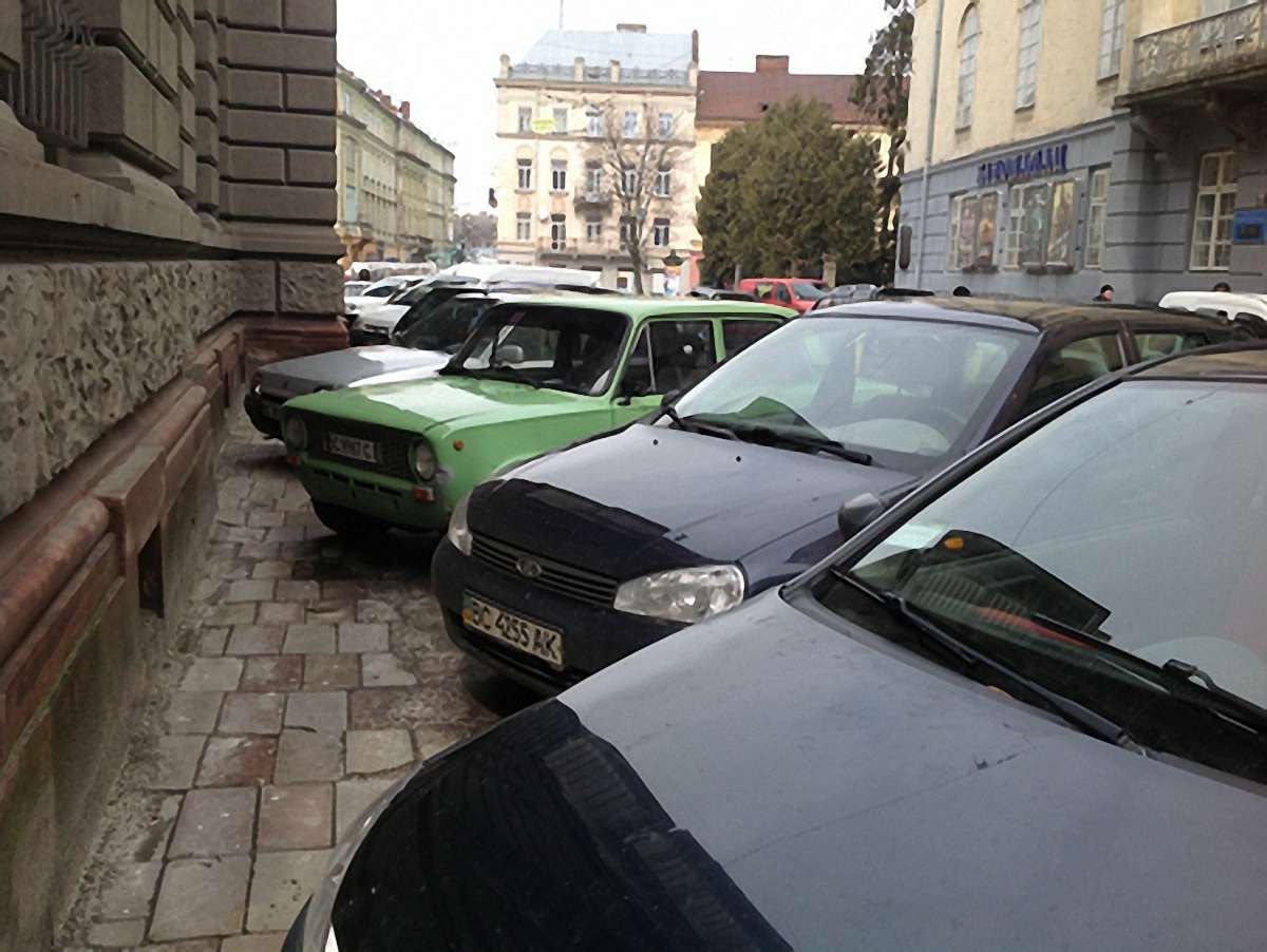 Уряд обмежив можливості перереєстрації автомобілів
