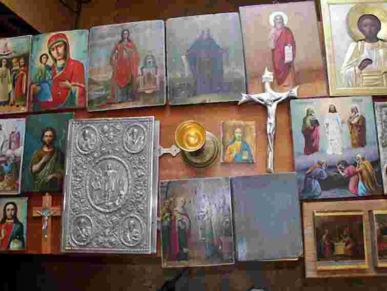 Міліція затримала банду, що викрадала ікони зі старовинних церков