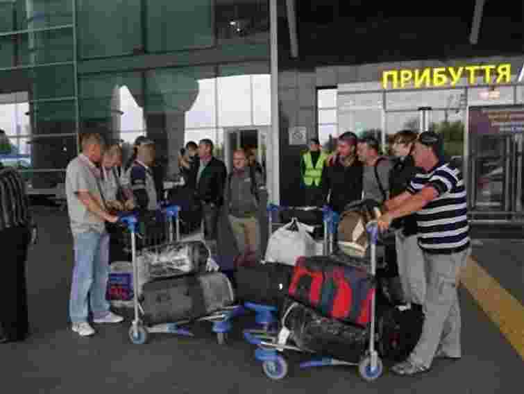 В Україну повернулися моряки - члени екіпажу судна Еtel