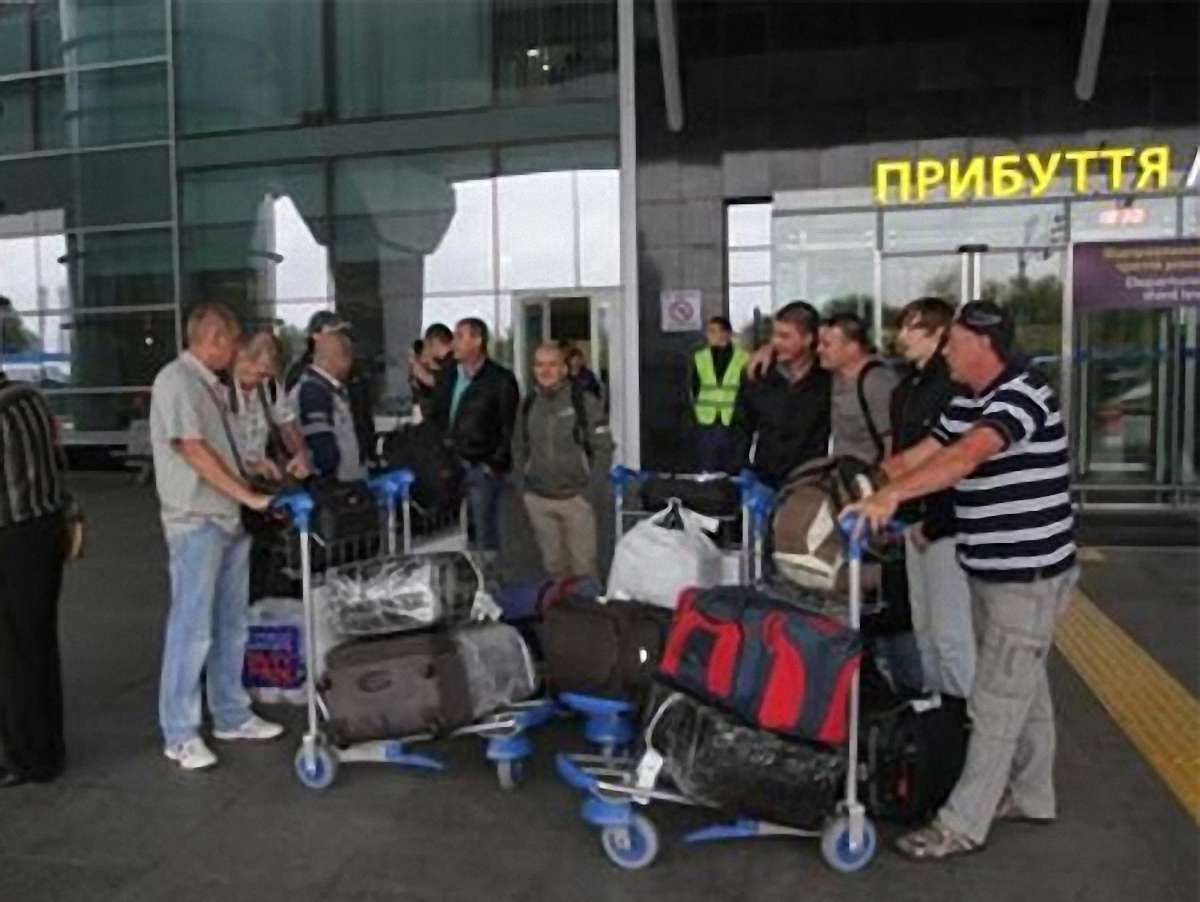 В Україну повернулися моряки - члени екіпажу судна Еtel