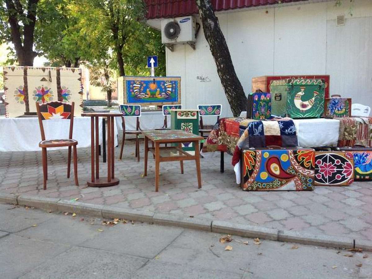 У Львові продавали кольорові скрині, повні книжок