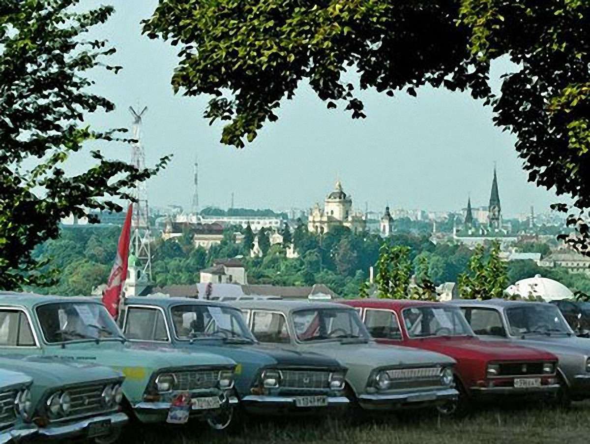 Москвичі у Львові