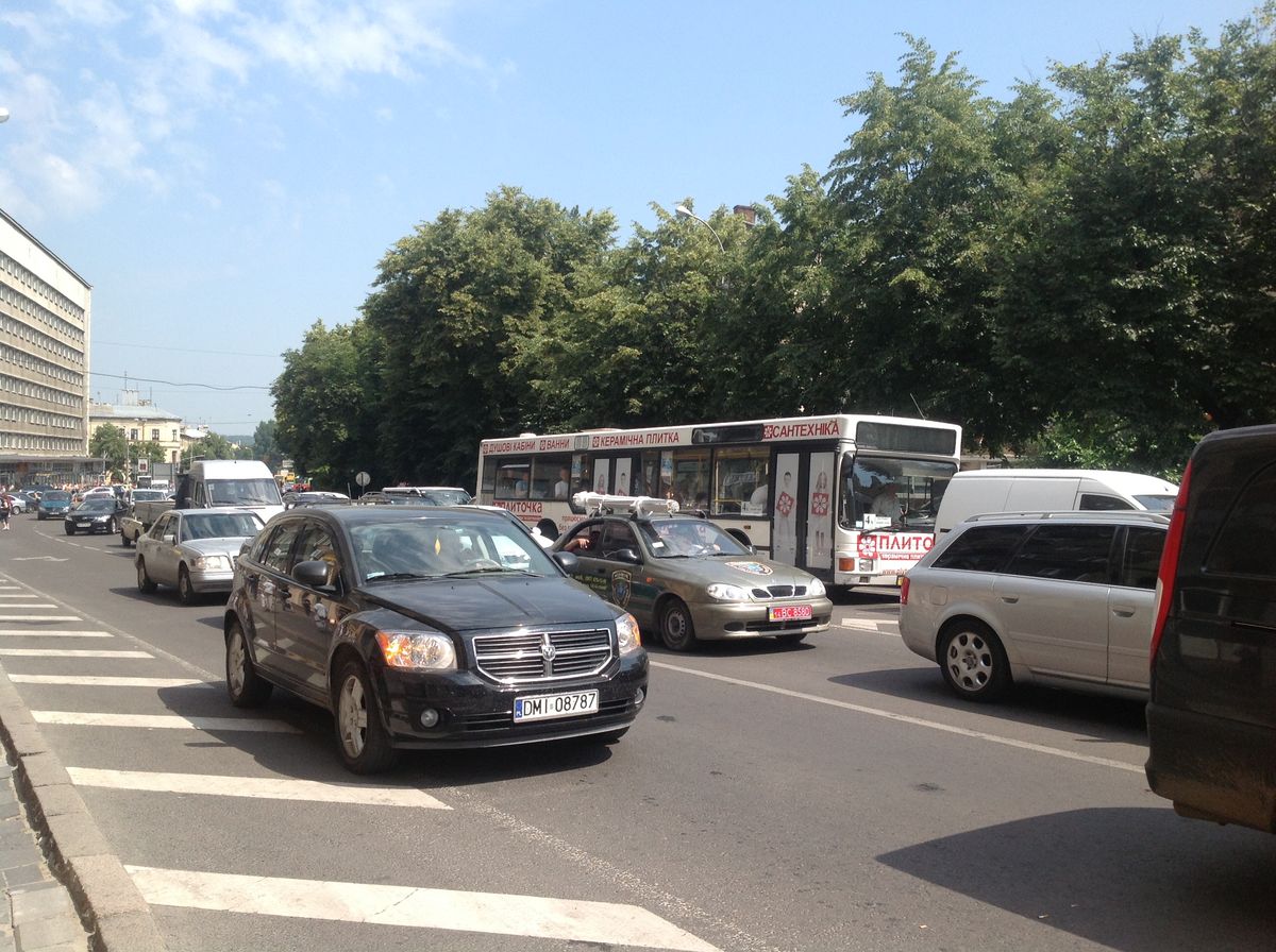 У Львові на трьох перехрестях організують круговий рух