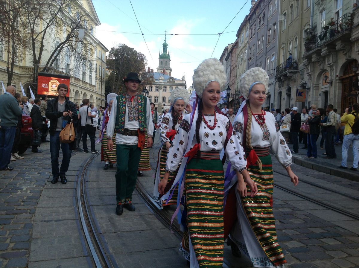 Гастрономічний фестиваль «Львівська забава» розпочали парадом