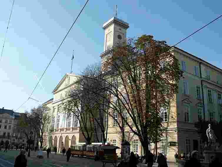 У Львові при вході в міськраду встановлять фігуру лучника